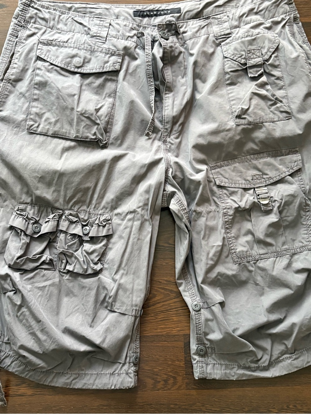 Sean John Gray cargo shorts size 40 (Cart L-106) - Picture 3 of 4